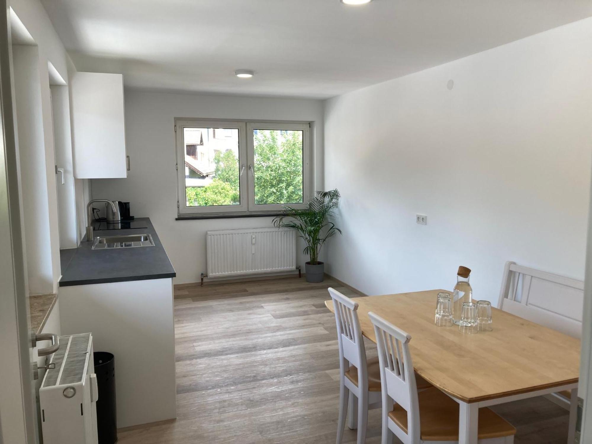 Geraeumiges Apartment Mit Weitblick 1-6 Personen Imst Bagian luar foto